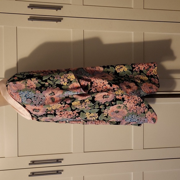 Victoria's Secret Gold Label Pink and Black Floral Kimono Size M/L - Picture 2 of 6